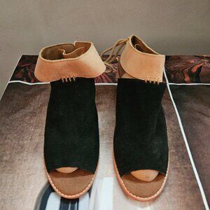 TOMS Seville Sandals leather Black and Tan Size W 9